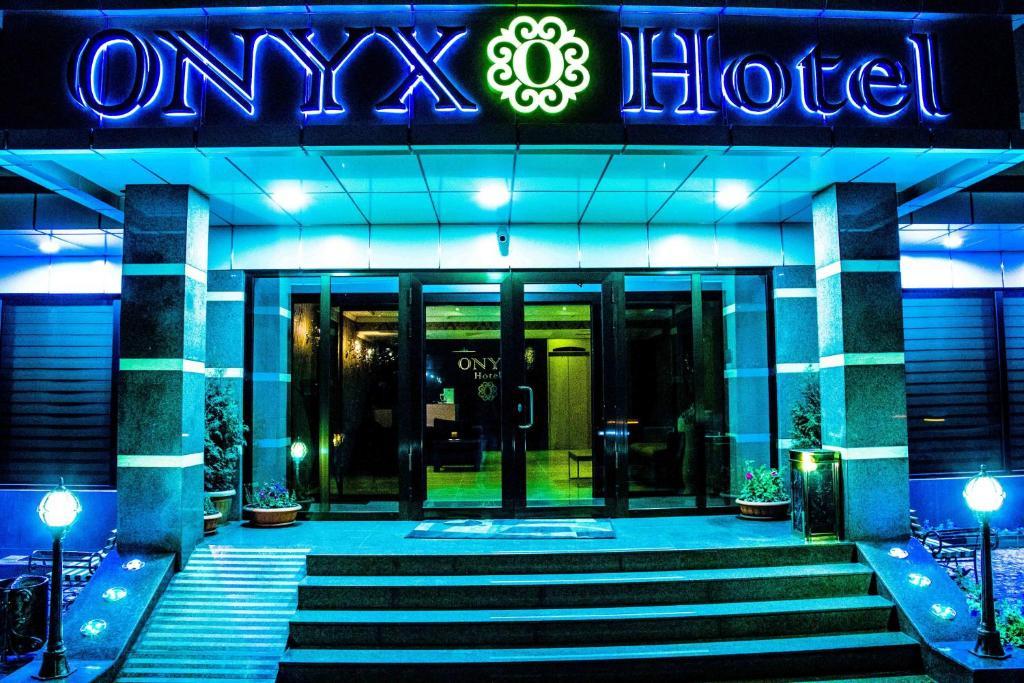 Onyx Hotel ビシュケク エクステリア 写真